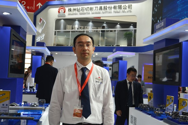 株洲钻石 CIMT2019 技术服务工程师谢锂 展会现场产品讲解 